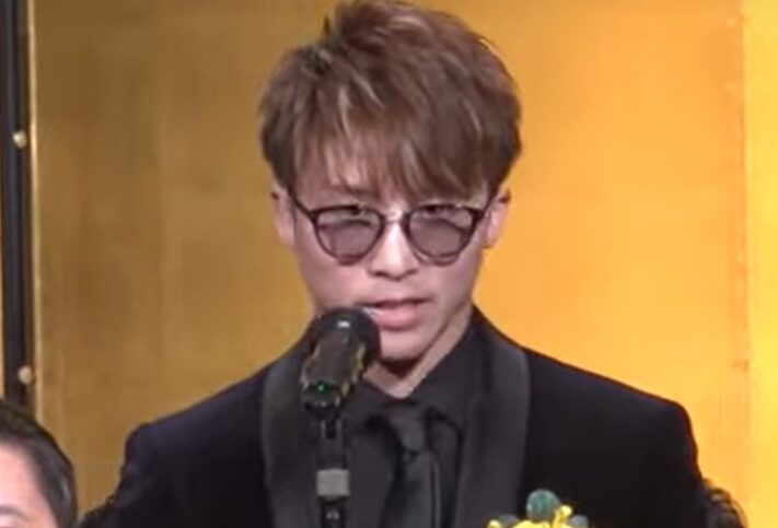 マイクの前に立つ井上尚弥